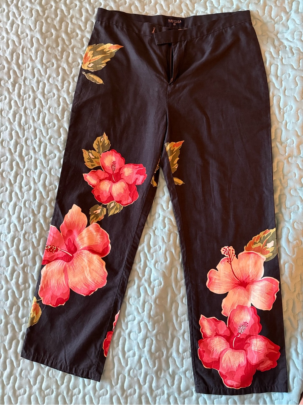 Nautica Size 8 Vintage Cropped Pant with Pink Floral Hibiscus Print